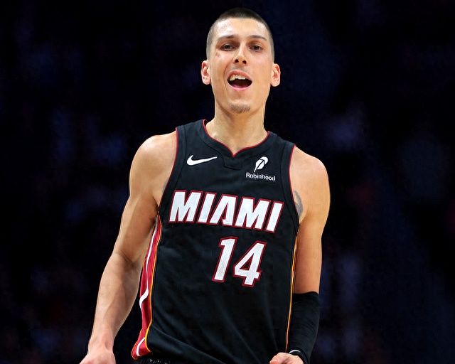 浓眉哥迎来五赛季高光表现，老鹰球迷沸腾！的简单介绍