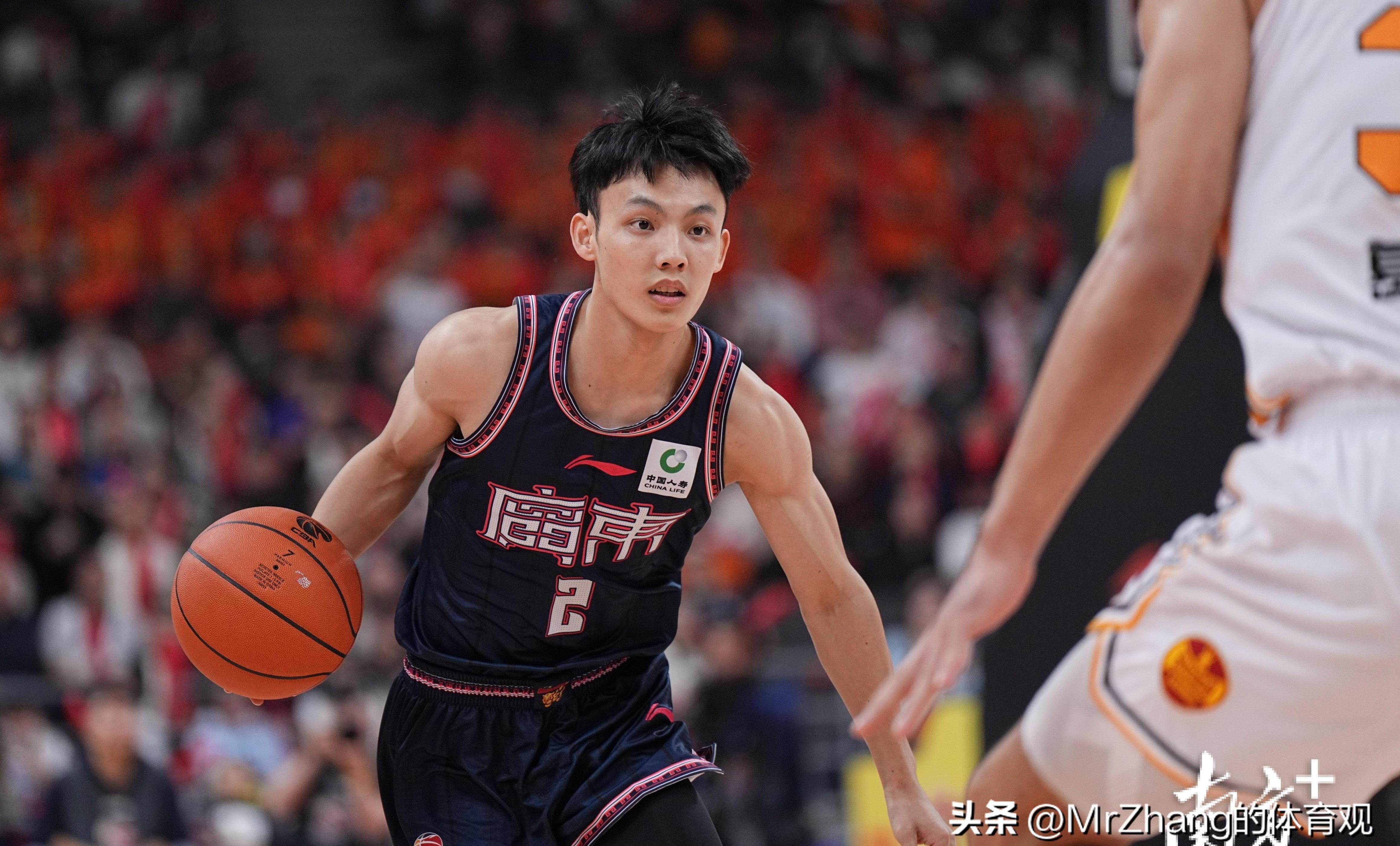 夏洛特黄蜂迎CBA季后赛关键赛，集结日绝杀压哨，质疑声仍在，年轻球员得到机会的简单介绍